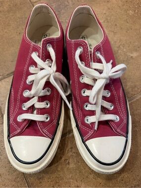 Converse Chuck 70 Low “Midnight Hibiscus”.